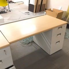 【中古】木目調片袖デスク３台（組み立て式/解体済）4400円で販売中！の画像