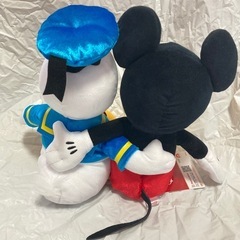 ミッキーマウスとドナルドダックのぬいぐるみの画像