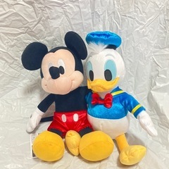 ミッキーマウスとドナルドダックのぬいぐるみ