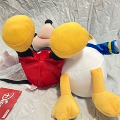 ミッキーマウスとドナルドダックのぬいぐるみの画像