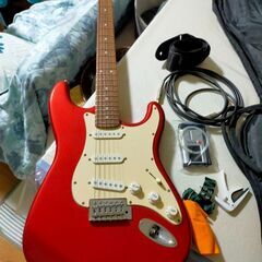 【音出し確認済】BUSKER'S バスカーズ エレキギター  弦楽器 ストラトキャスターモデル ケース付き シールド チューニング ストラップ等付の画像
