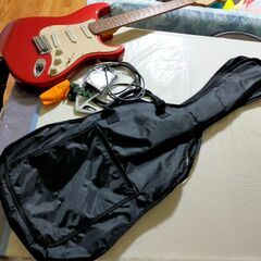【音出し確認済】BUSKER'S バスカーズ エレキギター  弦楽器 ストラトキャスターモデル ケース付き シールド チューニング ストラップ等付の画像