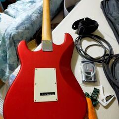 【音出し確認済】BUSKER'S バスカーズ エレキギター  弦楽器 ストラトキャスターモデル ケース付き シールド チューニング ストラップ等付の画像