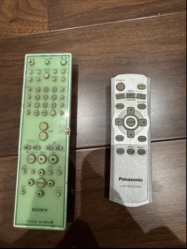 5.1ch サラウンドスピーカーとプロジェクターのセット