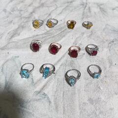 J→→→m18-953 天然石 色石 色ガラスなど ヴィンテージ リング 指輪 アクセサリー 素材不明品 イミテーション品 昭和レトロ まとめ売り 大量 装飾品の画像