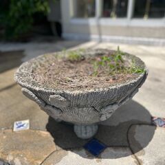 特大石製植木鉢（桜のレリーフ入り）／店舗改装・新築建て替えに伴い...