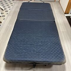 折りたたみベッドの画像