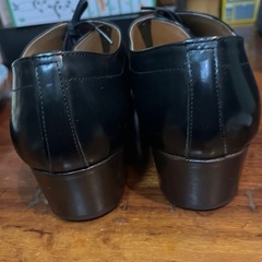 値下げ⇒
UOMO forte本シューズ美品！サイズ25センチ！の画像