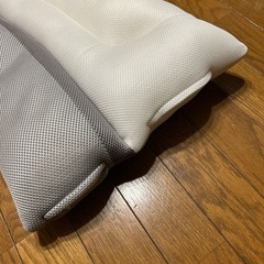 首をしっかり支えるまくら　首フィットの画像
