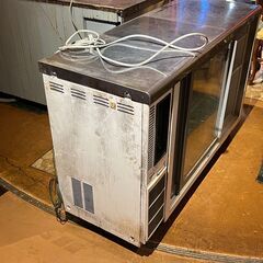 業務用冷蔵ショーケース（コールドテーブル・スライド扉式）／店舗改装・新築建て替えに伴い、装飾品・備品・家具を譲渡いたしますの画像