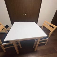 ニトリ　食卓テーブルセット　椅子付き！
