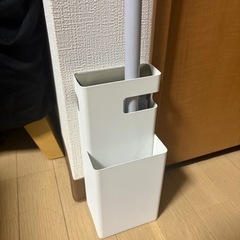 クイックルワイパー収納　山崎実業 フローリングワイパースタンド デュオ ホワイトの画像
