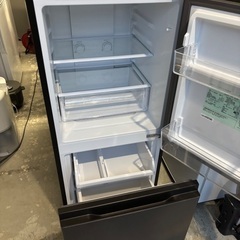 高年式！美品！使用激短！135L！ダークシルバー色！お買得冷蔵庫☆の画像