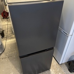 高年式！美品！使用激短！135L！ダークシルバー色！お買得冷蔵庫☆