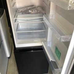 NO B180 ★格安特価★福岡市内配送設置無料★ ハイセンス 冷蔵庫 幅49cm 175L ブラック HR-D1701B 2ドア 右開き 大容量冷蔵室122L スリム　2024年の画像