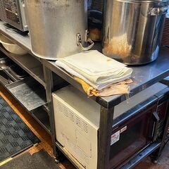 【業務用ステンレス作業台】／店舗改装・新築建て替えに伴い、装飾品...