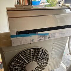 ☆中古￥28,800！HITACHI　18畳用5.6kwルームエ...
