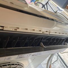☆中古￥28,800！HITACHI　18畳用5.6kwルームエアコン　家電　RAS-SE56E2(W)型　2015年製　【BE005】の画像