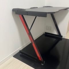 ゲーミングデスクの画像
