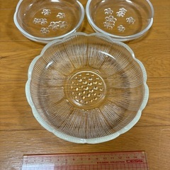 ガラス製お皿の画像