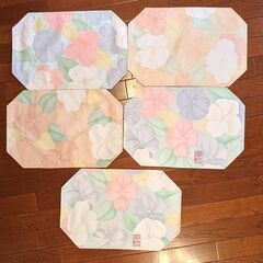 ランチョンマット5枚セット、花柄、八角形、ビニール製の画像
