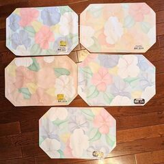 ランチョンマット5枚セット、花柄、八角形、ビニール製の画像