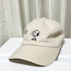 PEANUTSコラボ】ストラップ付きスヌーピー刺繍キャップ | 小柄