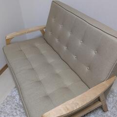 天然木フレームのコンパクトソファの画像