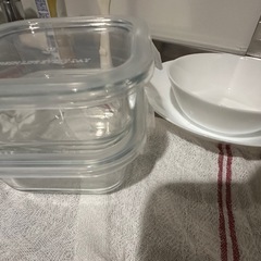IKEAコップ、皿と保管容器は無料で差し上げます。の画像