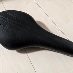 自転車 クロスバイク サドル
