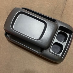 ハイエース200系　センターコンソール　7型　コンソールボックス