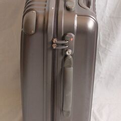 グレー　中型　スーツケース　鍵無しの画像