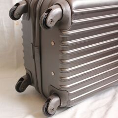 グレー　中型　スーツケース　鍵無しの画像