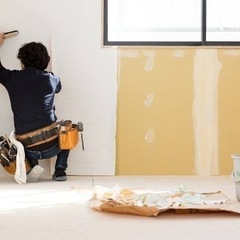 壁紙を貼るのを手伝ってくれる方探してます。