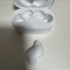 ダイソー　ワイヤレスイヤホン　片耳　充電器　TWS G273 DAISOの画像