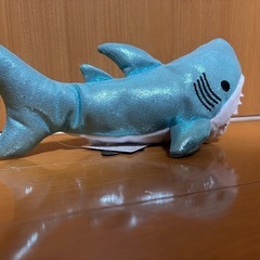 キラキラメガドロンぬいぐるみサメぬいぐるみの画像