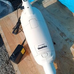 ★お届け可!!★ マキタ 掃除機 充電式クリーナ CL103D 充電アダプター新品の画像