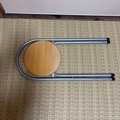 折りたたみ椅子の画像