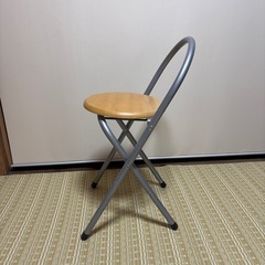 折りたたみ椅子の画像