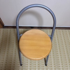 折りたたみ椅子の画像