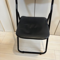 折り畳みチェアの画像