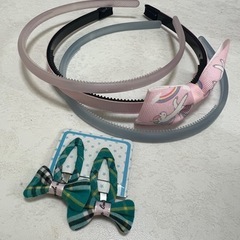 カチューシャとヘアピンセットの画像