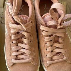 adidas白PUMAピンクスニーカーの画像
