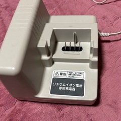 パナソニック電動自転車バッテリーと充電器の画像