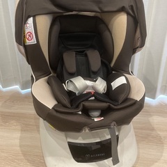 新生児から使えるチャイルドシート