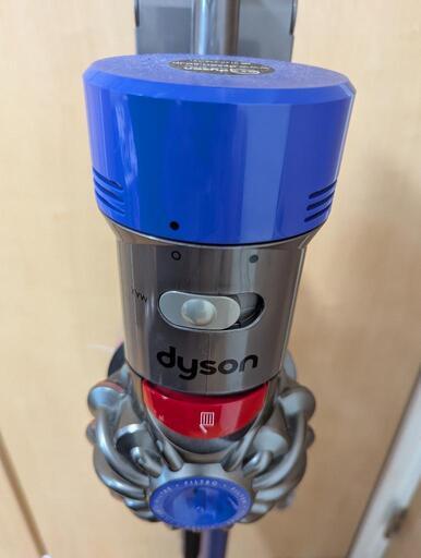 引越処分の大特価】ダイソン Dyson v7 fluffy スタンド付き (YT