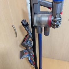 【引越処分の大特価】ダイソン Dyson v7 fluffy スタンド付きの画像