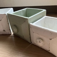 引き出し形のポットの画像