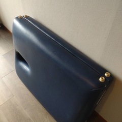 折りたたみ式マッサージベッドの画像
