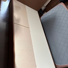 ベッドフレームの画像